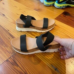 Cute black platform sandals w/ ankle strap size 10